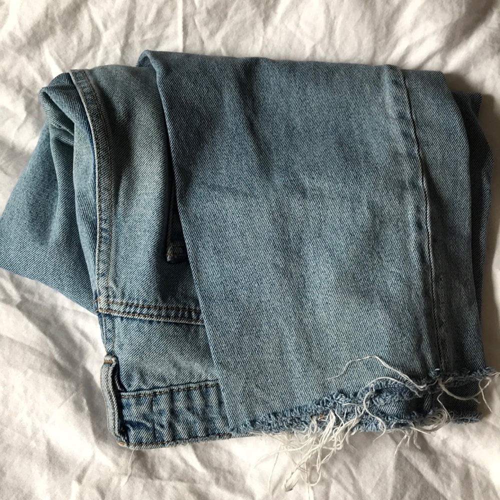Zara Distressed Cutoff Jeans